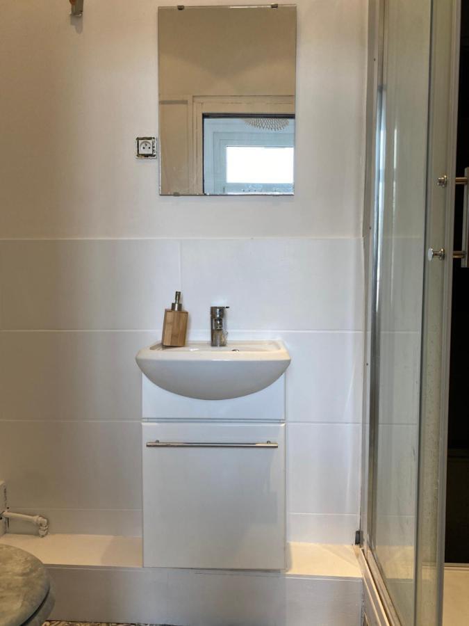 Apartment Centre *